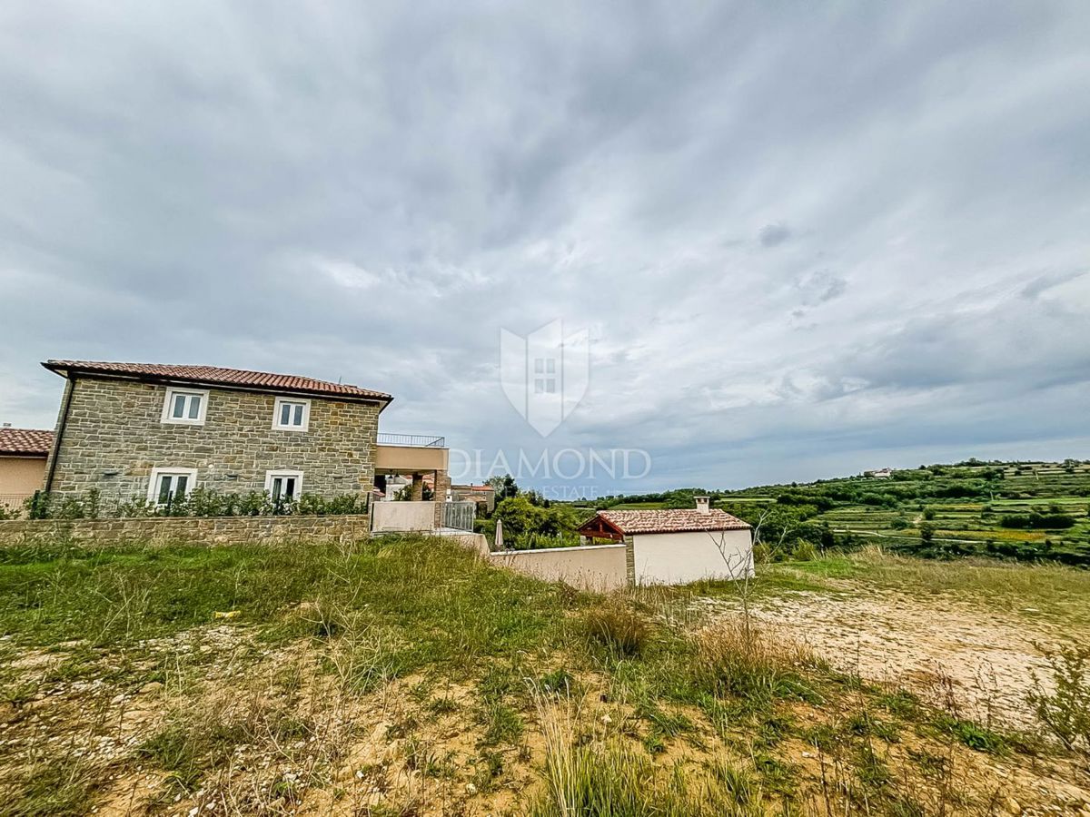 Istra, Momjan - čudovita vila z bazenom v gradnji! 