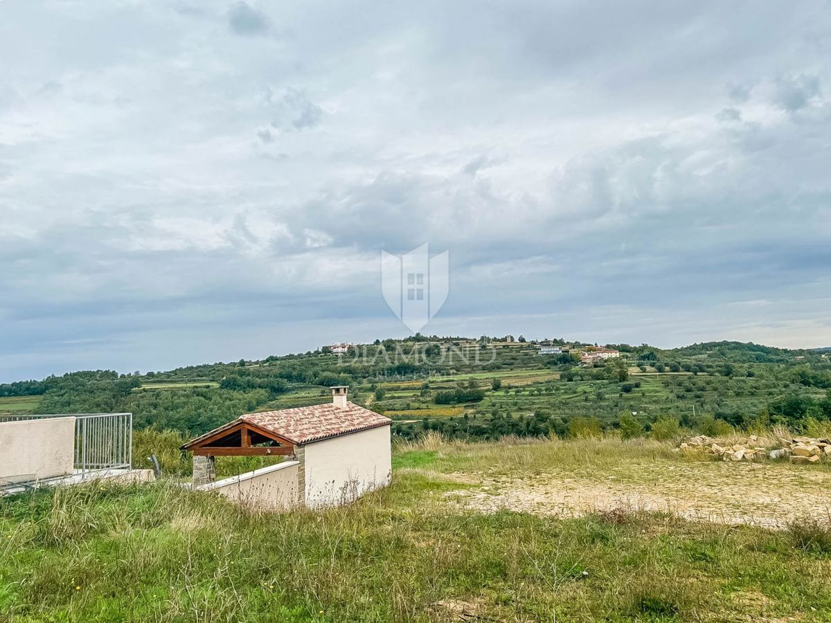 Istra, Momjan - čudovita vila z bazenom v gradnji! 