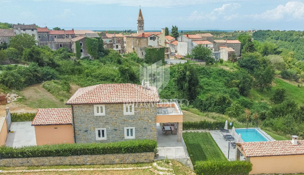 Istra, Momjan - čudovita vila z bazenom v gradnji! 