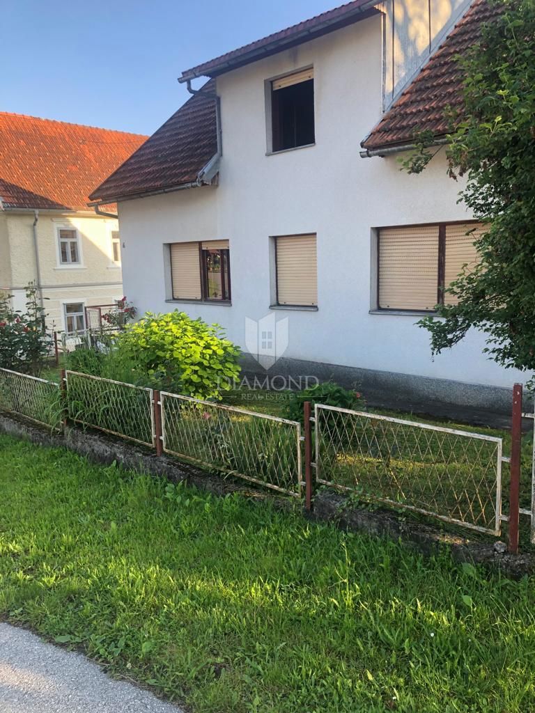 Velika hiša v Lukovdolu, blizu Vrbovskega