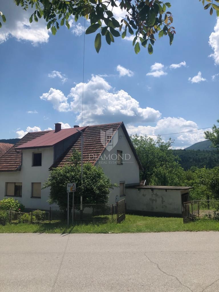 Velika hiša v Lukovdolu, blizu Vrbovskega