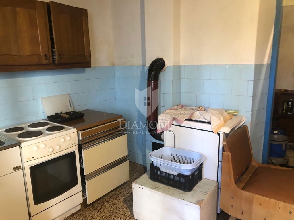 Velika hiša v Lukovdolu, blizu Vrbovskega