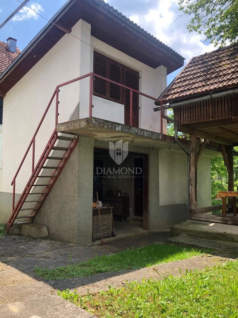 Velika hiša v Lukovdolu, blizu Vrbovskega