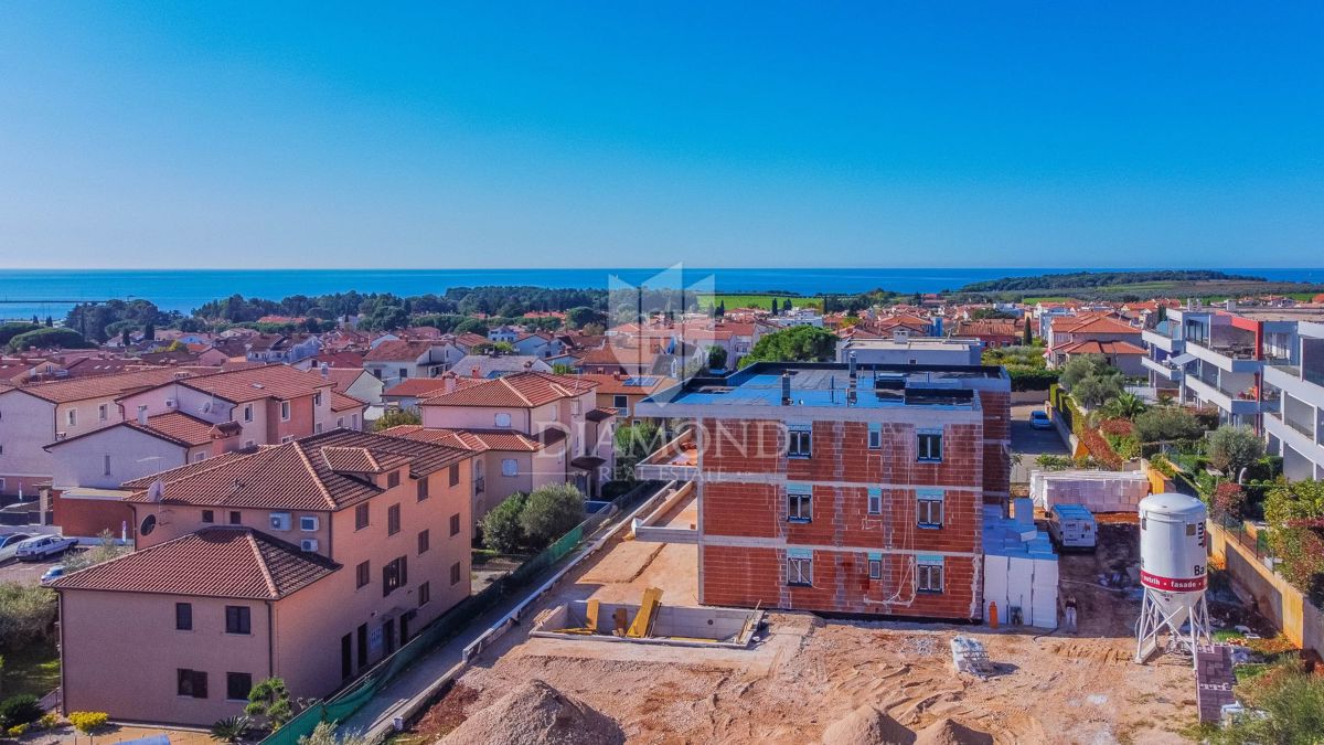 Novigrad, stanovanje z bazenom in 3s v gradnji!