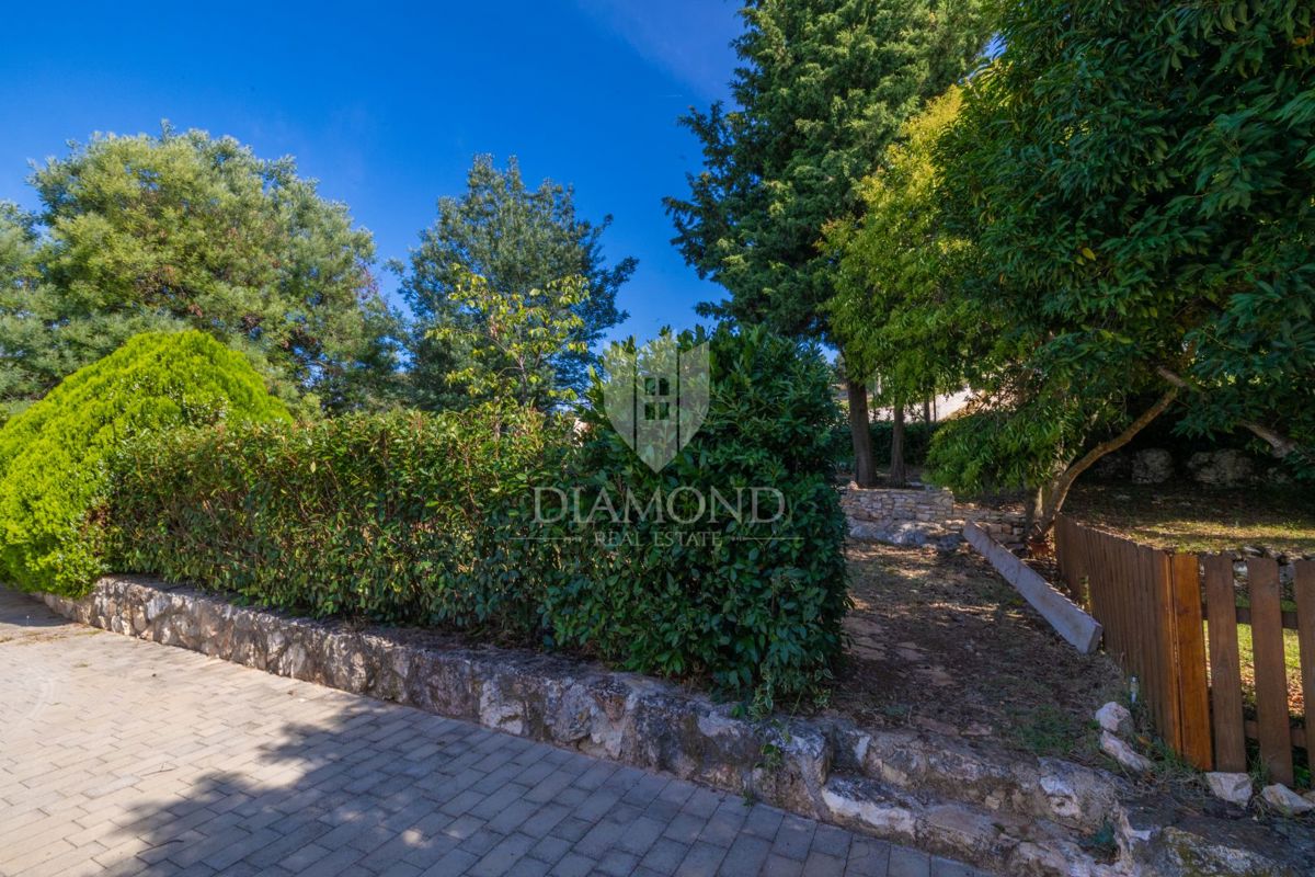 Rovinj, opremljeno stanovanje s teraso, 1 km od morja!