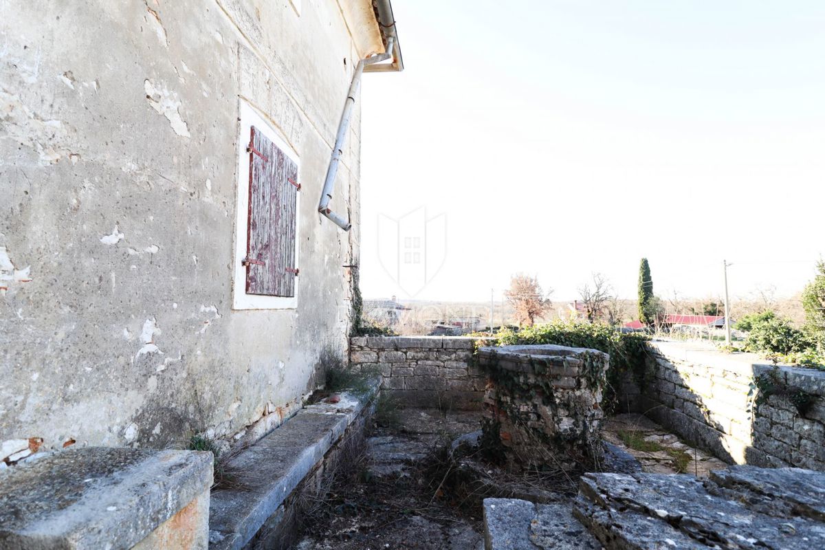 Višnjan, Okolica – Kamnata istrska hiša