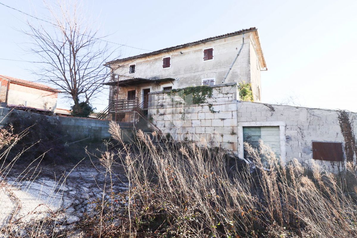 Višnjan, Okolica – Kamnata istrska hiša
