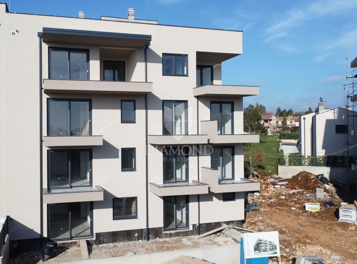 Poreč, okolica, stanovanje v pritličju nedaleč od morja!
