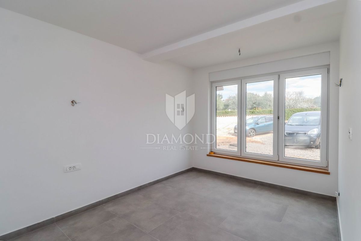 Istra, Umag, stanovanje z vrtom 300 m od morja in plaže!