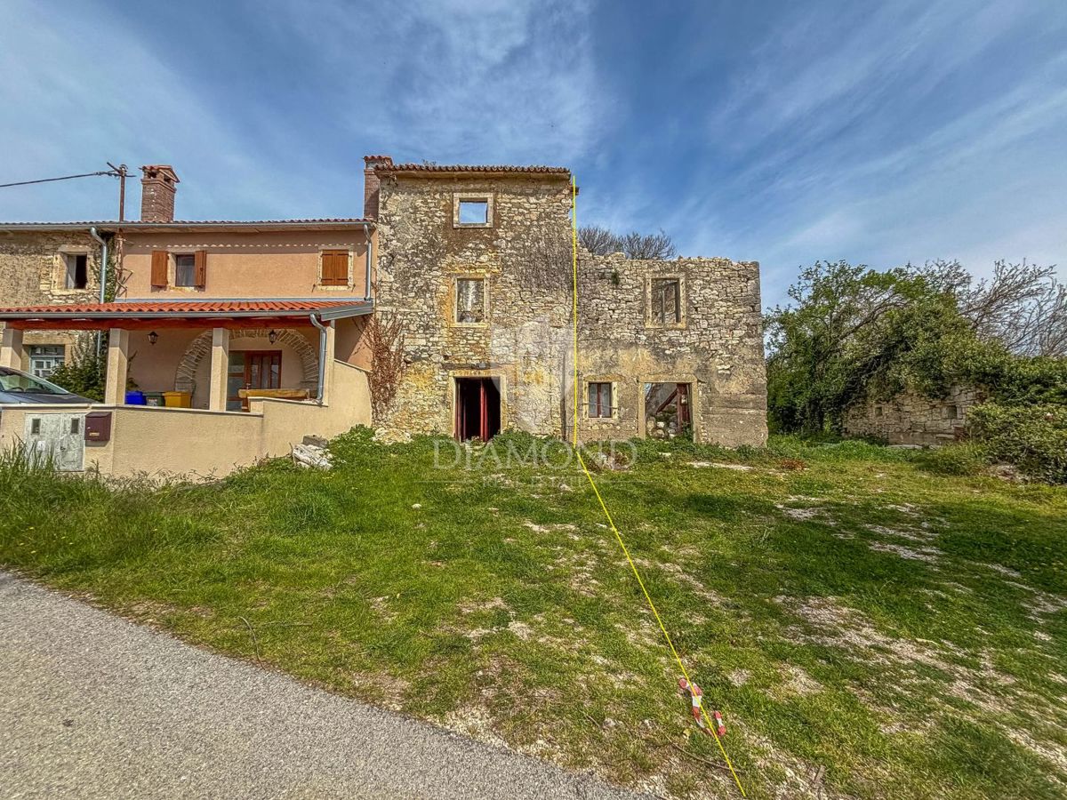 Istra, okolica Buj - vrstna hiša s panoramskim razgledom!