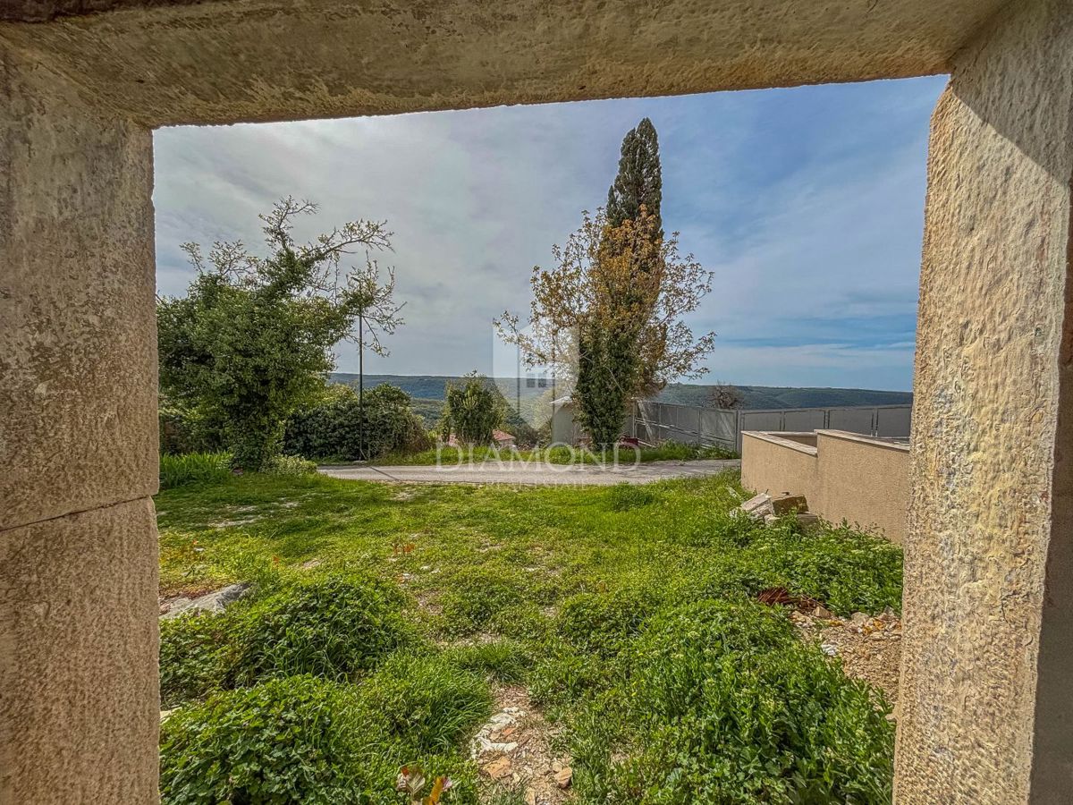 Istra, okolica Buj - vrstna hiša s panoramskim razgledom!