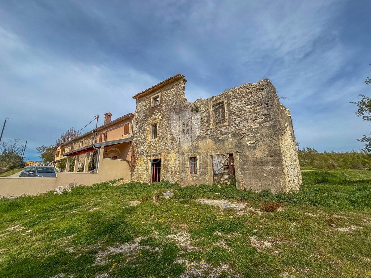 Istra, okolica Buj - vrstna hiša s panoramskim razgledom!