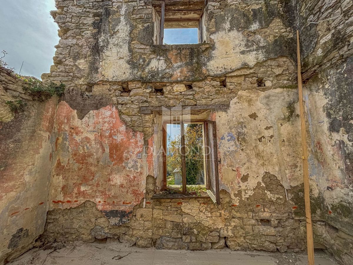 Istra, okolica Buj - vrstna hiša s panoramskim razgledom!