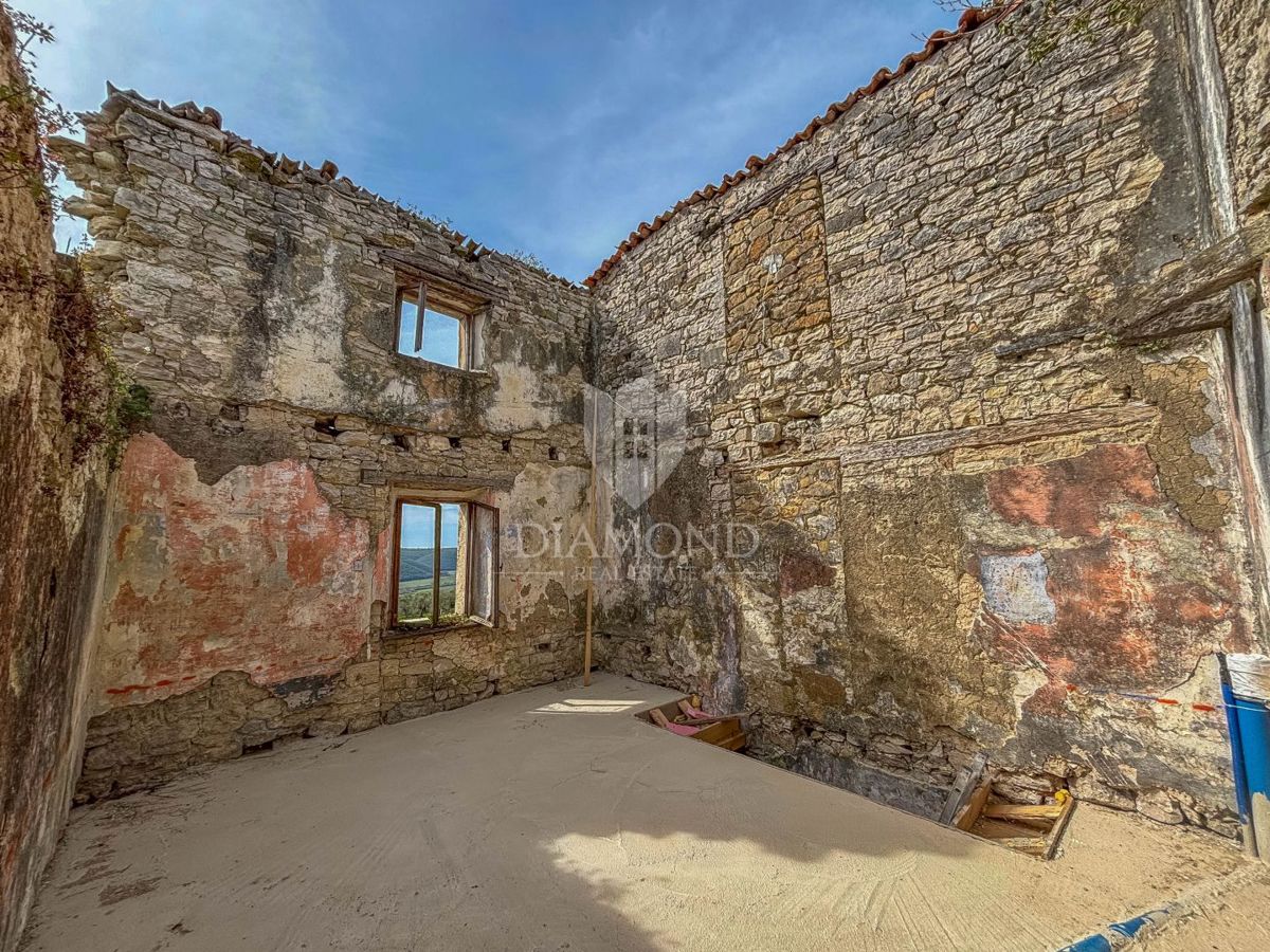 Istra, okolica Buj - vrstna hiša s panoramskim razgledom!