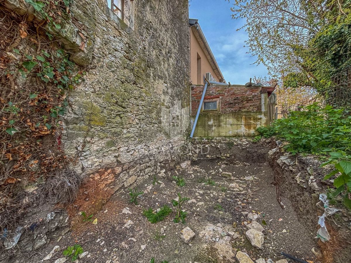 Istra, okolica Buj - vrstna hiša s panoramskim razgledom!