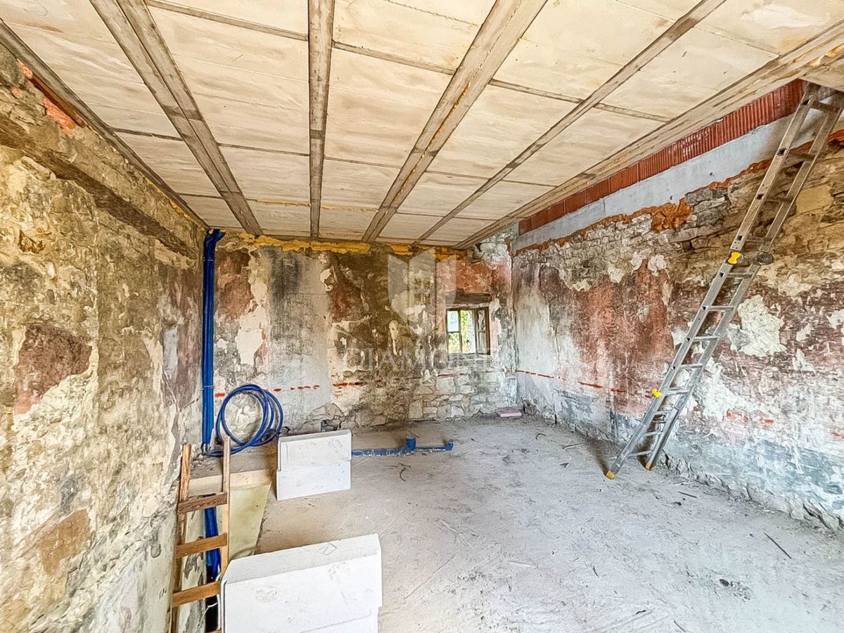 Istra, okolica Buj - vrstna hiša s panoramskim razgledom!