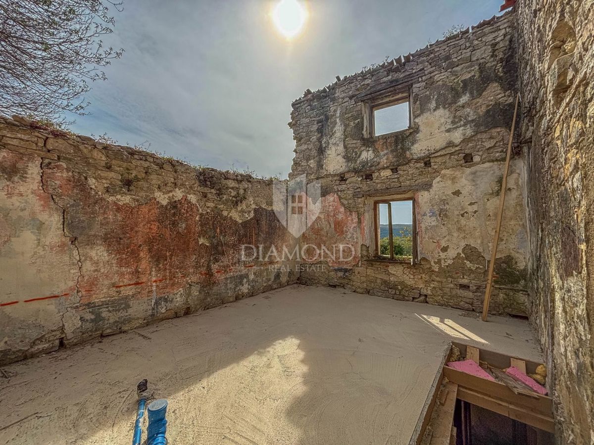 Istra, okolica Buj - vrstna hiša s panoramskim razgledom!
