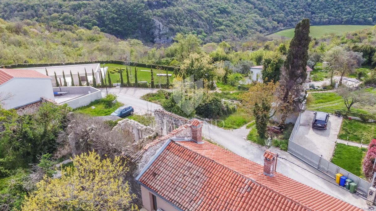Istra, okolica Buj - vrstna hiša s panoramskim razgledom!