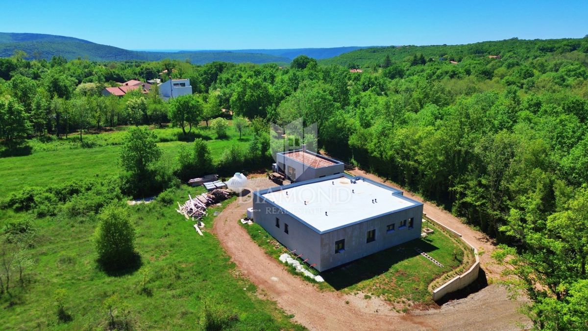 Labin, okolica, počitniška hiša obdana z naravo
