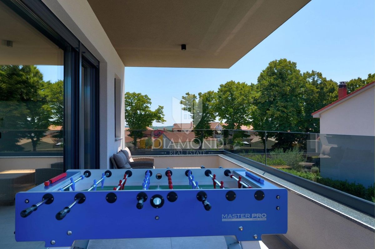 RAZKOŠNA NOVA VILA Z ZASEBNIM WELLNESSOM