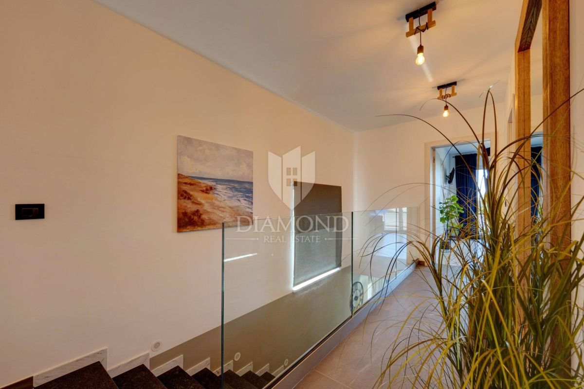 RAZKOŠNA NOVA VILA Z ZASEBNIM WELLNESSOM
