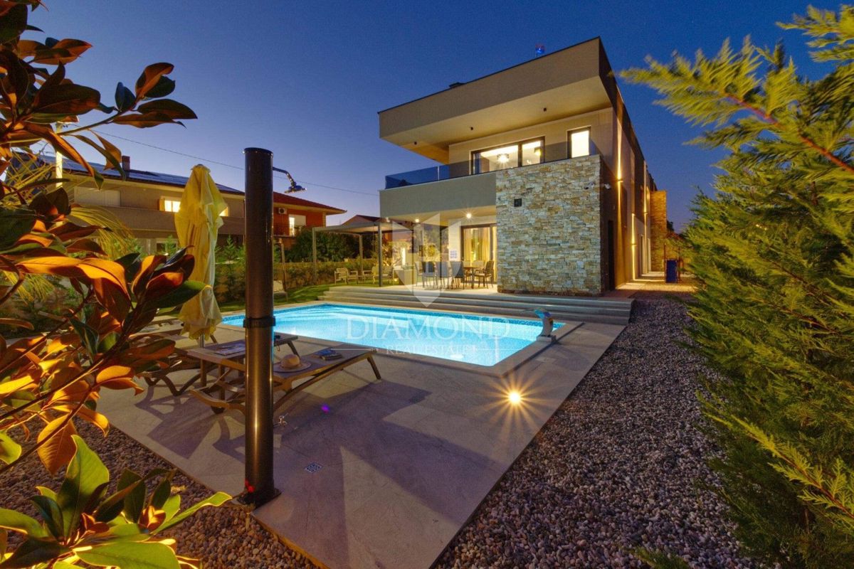 RAZKOŠNA NOVA VILA Z ZASEBNIM WELLNESSOM