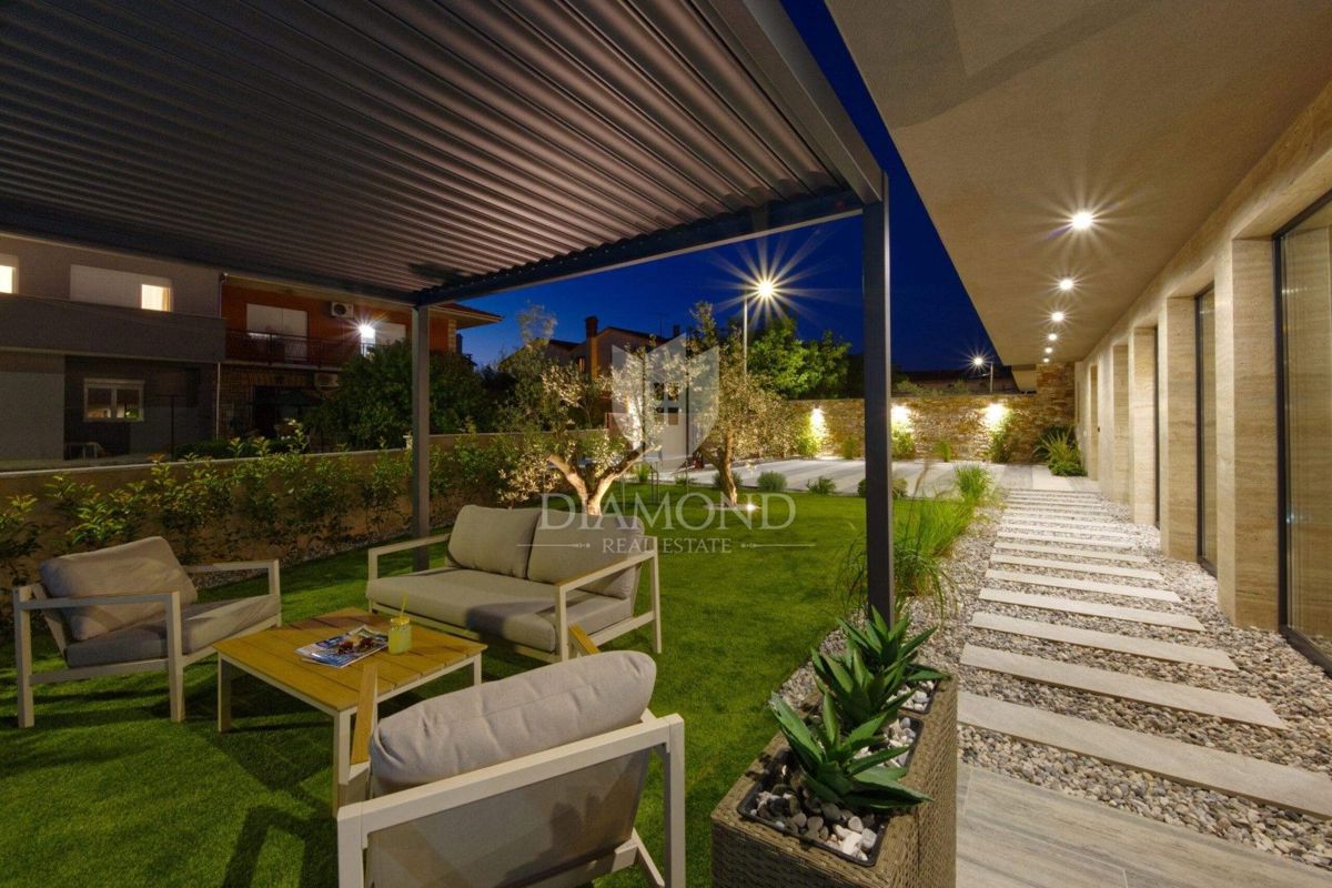 RAZKOŠNA NOVA VILA Z ZASEBNIM WELLNESSOM