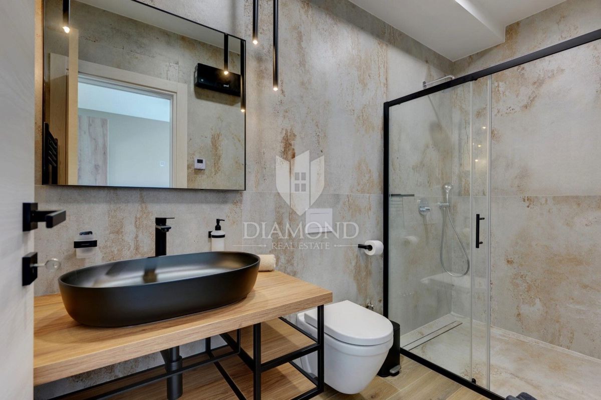RAZKOŠNA NOVA VILA Z ZASEBNIM WELLNESSOM