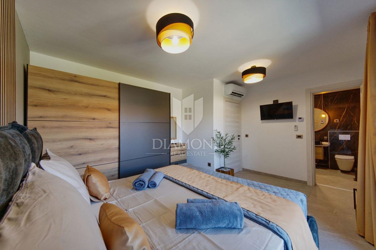 RAZKOŠNA NOVA VILA Z ZASEBNIM WELLNESSOM