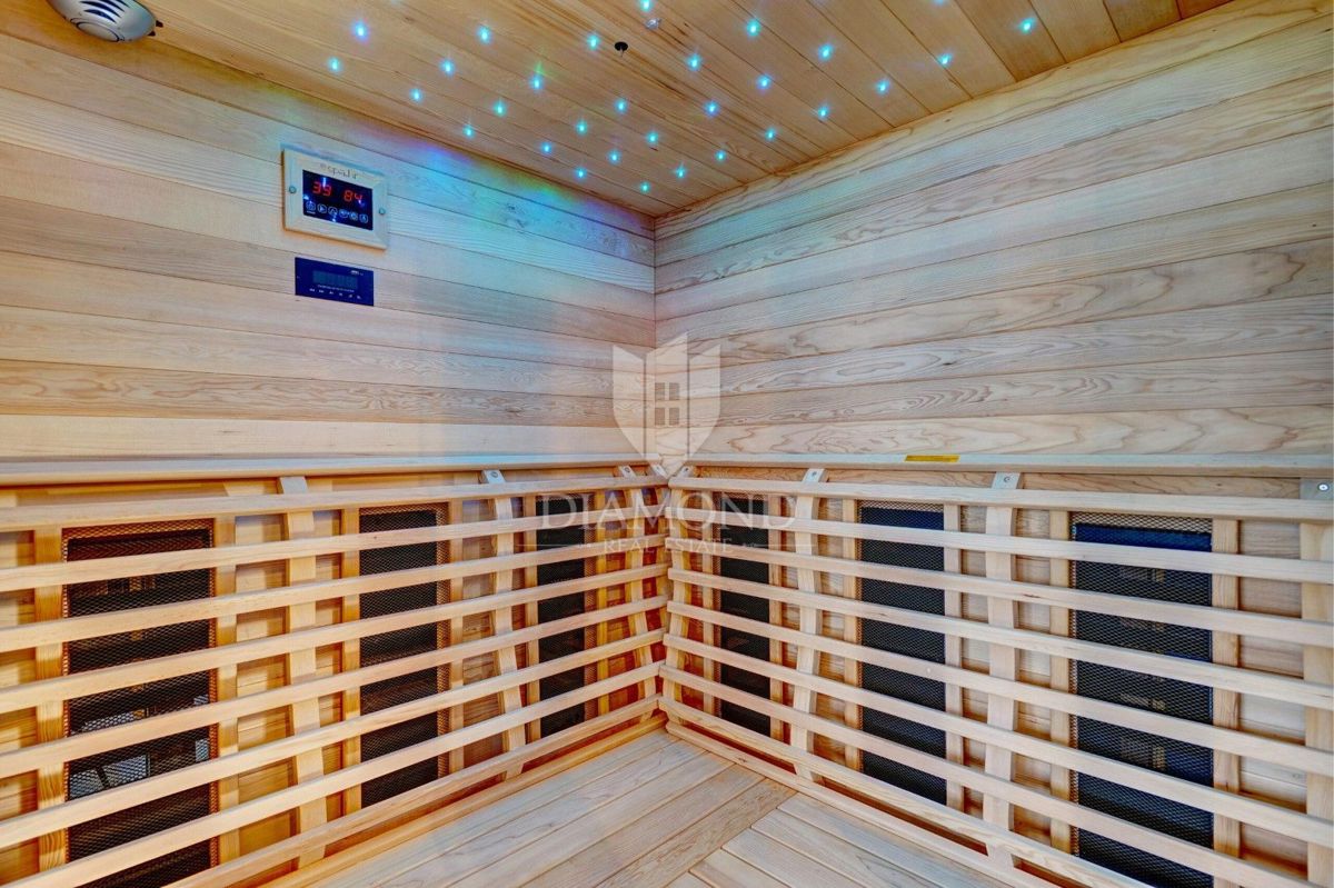 RAZKOŠNA NOVA VILA Z ZASEBNIM WELLNESSOM