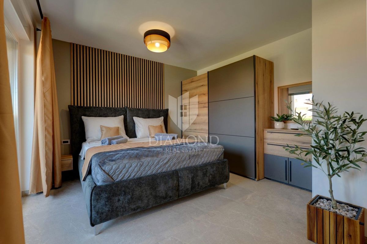 RAZKOŠNA NOVA VILA Z ZASEBNIM WELLNESSOM