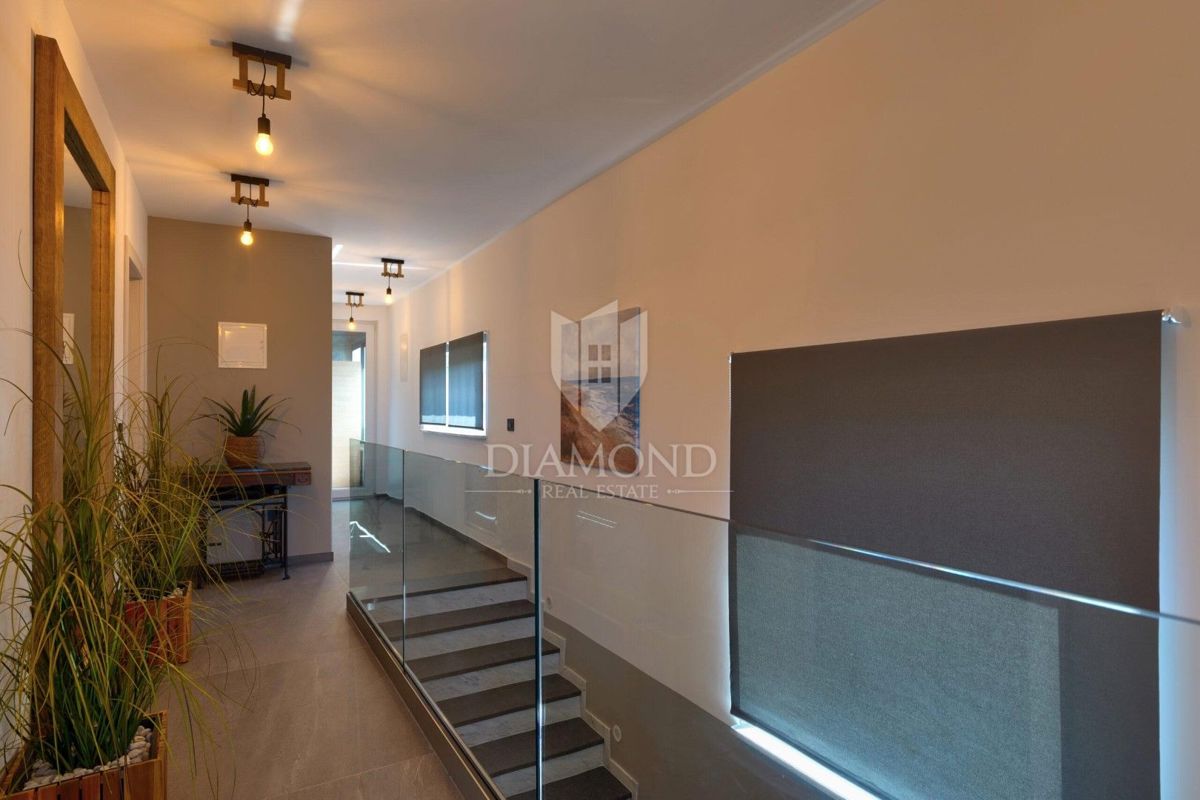 RAZKOŠNA NOVA VILA Z ZASEBNIM WELLNESSOM