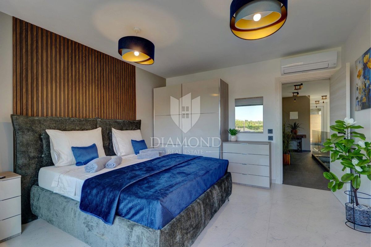 RAZKOŠNA NOVA VILA Z ZASEBNIM WELLNESSOM