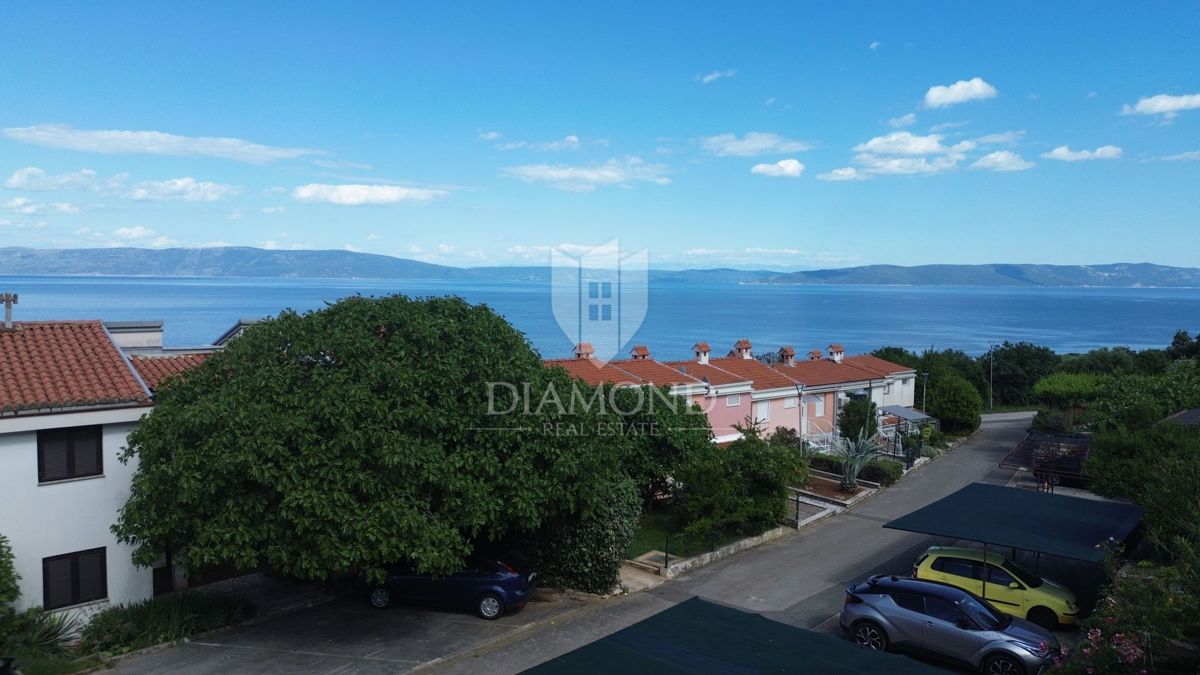 Hiša z dvema apartmajema, panoramski pogled na morje