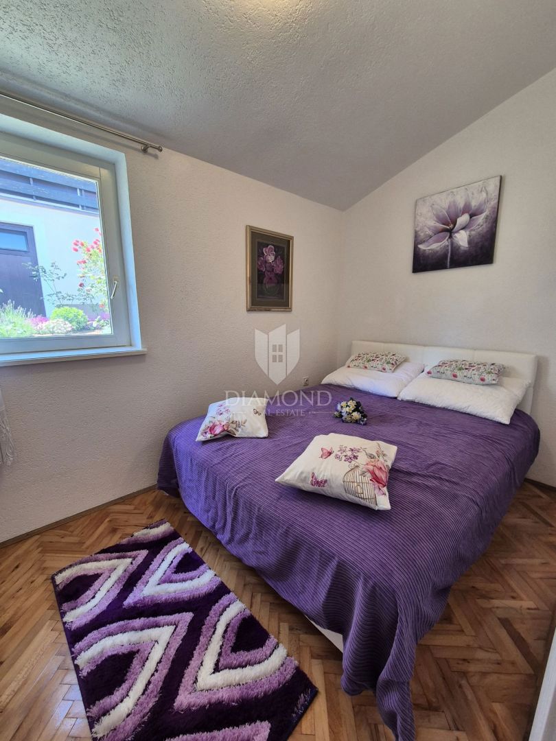 Hiša z dvema apartmajema, panoramski pogled na morje