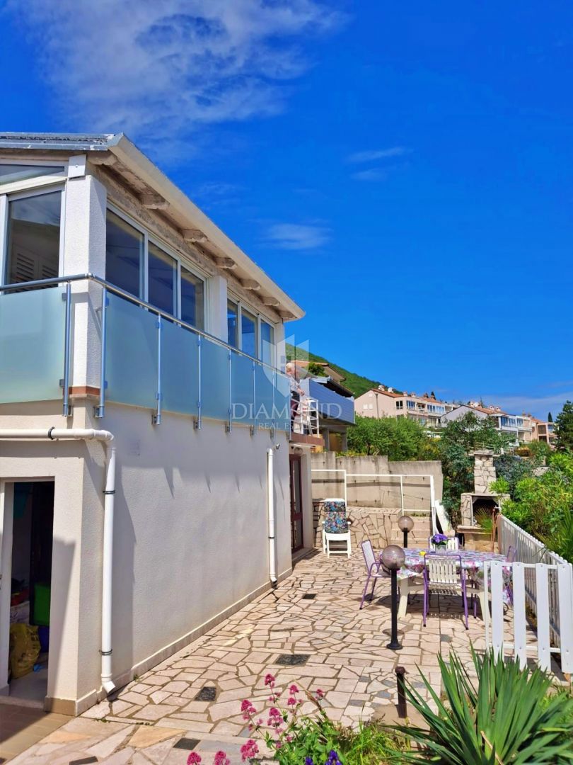 Hiša z dvema apartmajema, panoramski pogled na morje