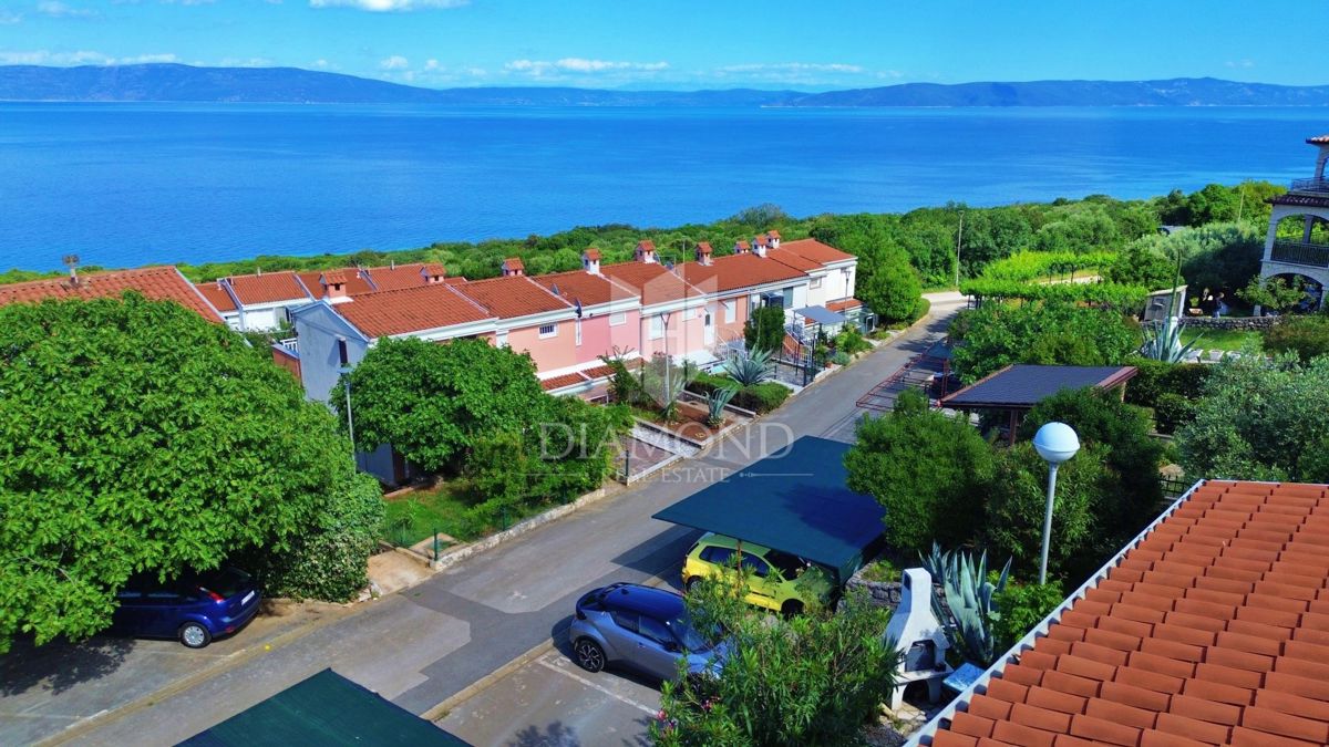 Hiša z dvema apartmajema, panoramski pogled na morje