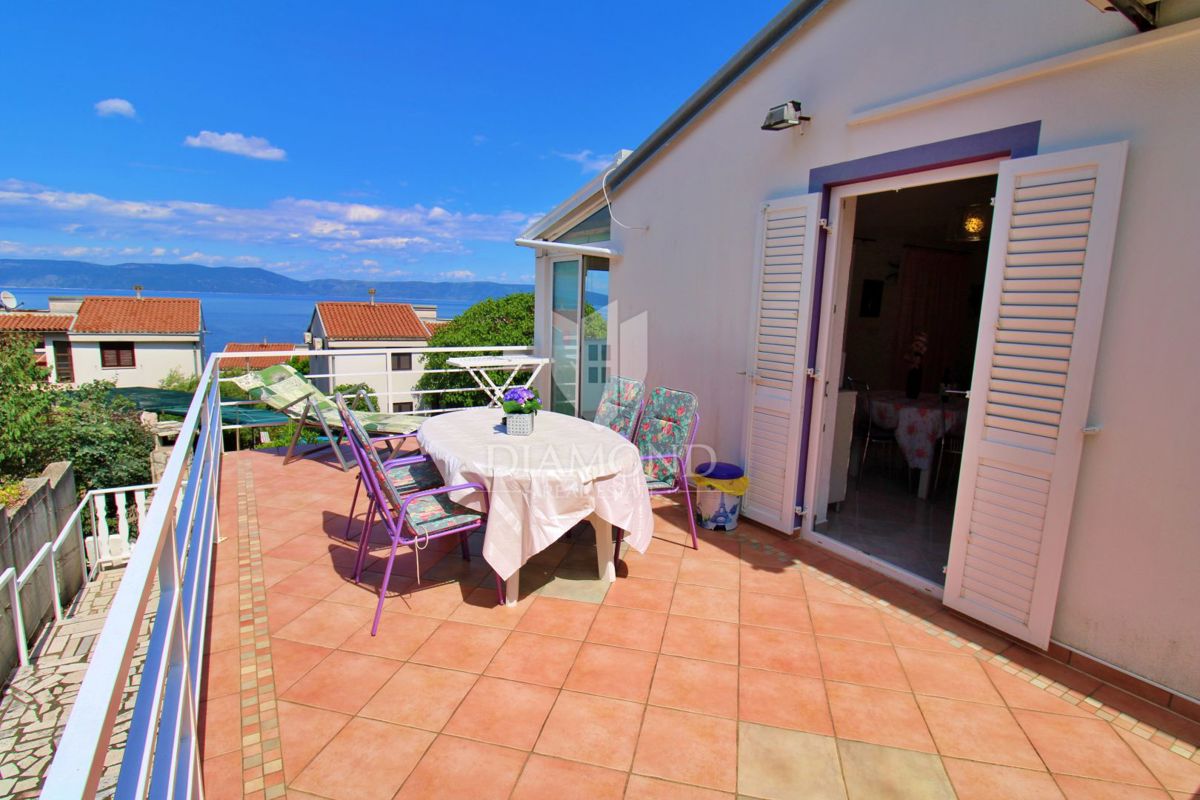 Hiša z dvema apartmajema, panoramski pogled na morje