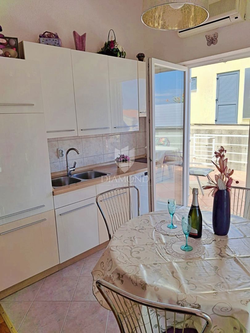 Hiša z dvema apartmajema, panoramski pogled na morje