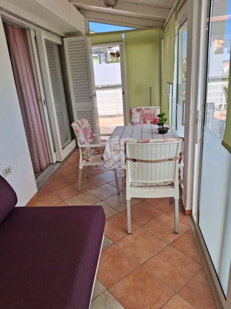 Hiša z dvema apartmajema, panoramski pogled na morje