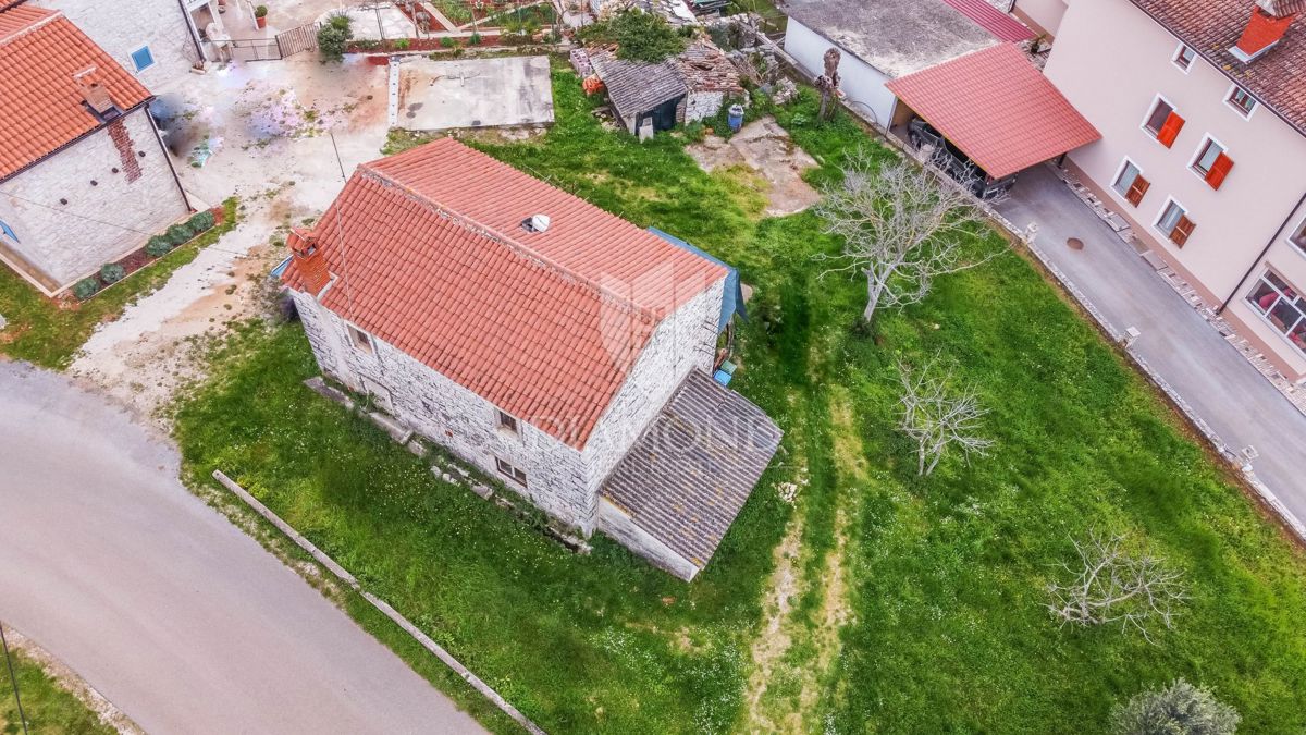 Istra, Umag- okolica, samostojna kamnita hiša z vrtom!