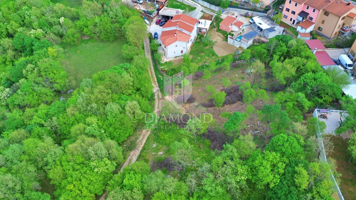 Labin, gradbeno zemljišče 1,5 km od centra mesta