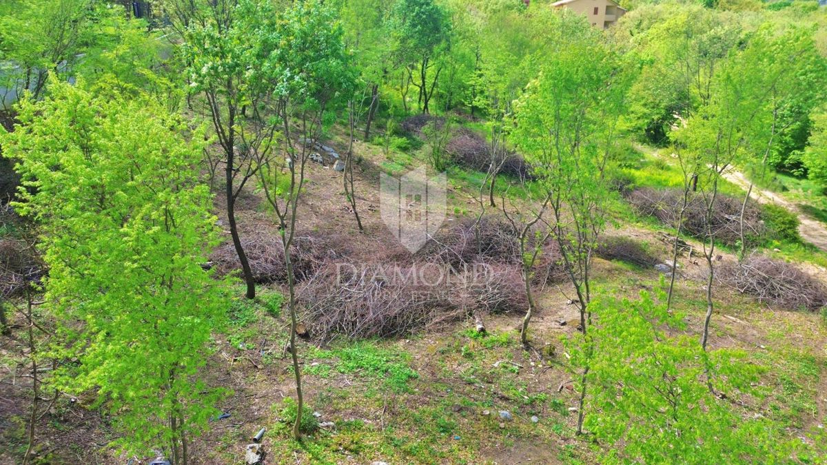 Labin, gradbeno zemljišče 1,5 km od centra mesta