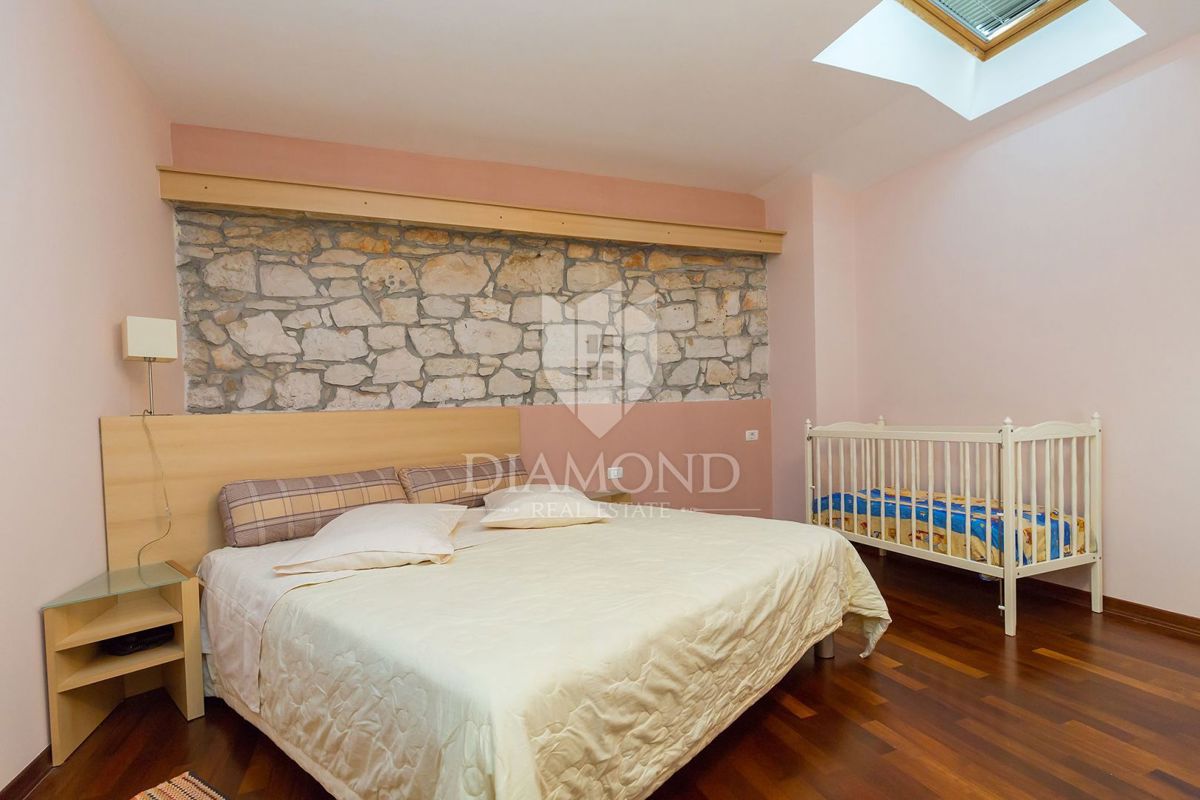 Novigrad, okolica, rustikalna restavracija z apartmaji 