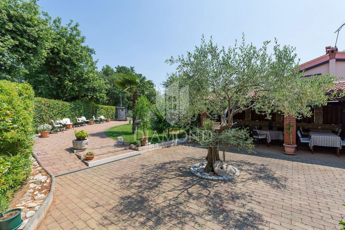 Novigrad, okolica, rustikalna restavracija z apartmaji 
