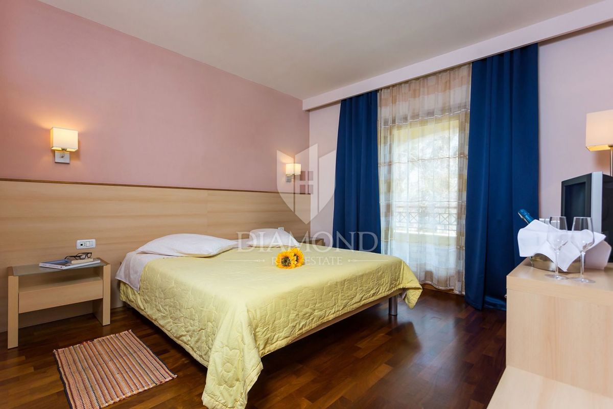Novigrad, okolica, rustikalna restavracija z apartmaji 