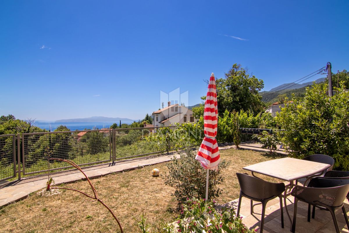 Opatija, Ičići, Vila s 5 apartmaji, pogled na morje