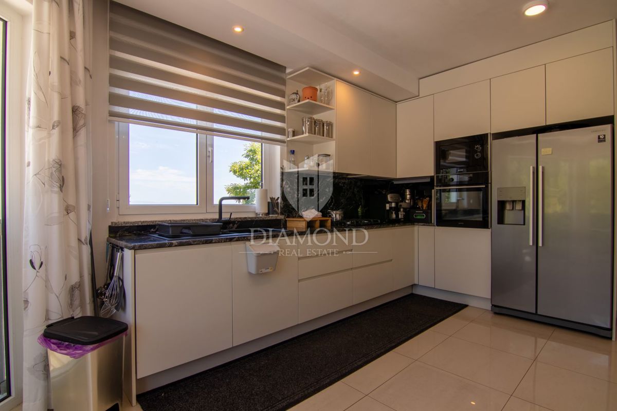 Opatija, Ičići, Vila s 5 apartmaji, pogled na morje