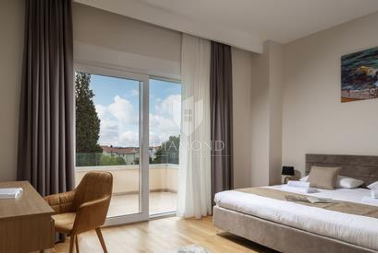 Poreč, okolica: Moderna vila z bazenom in pogledom na morje
