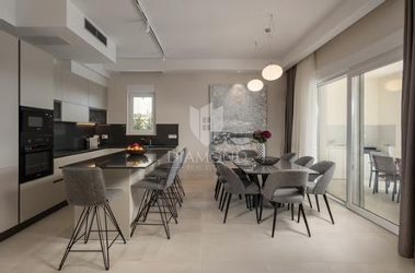 Poreč, okolica: Moderna vila z bazenom in pogledom na morje